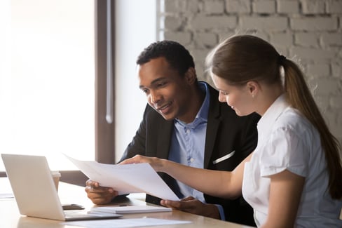 Benefits consultant advising an employer