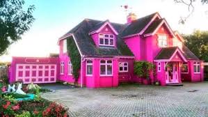 pink house image